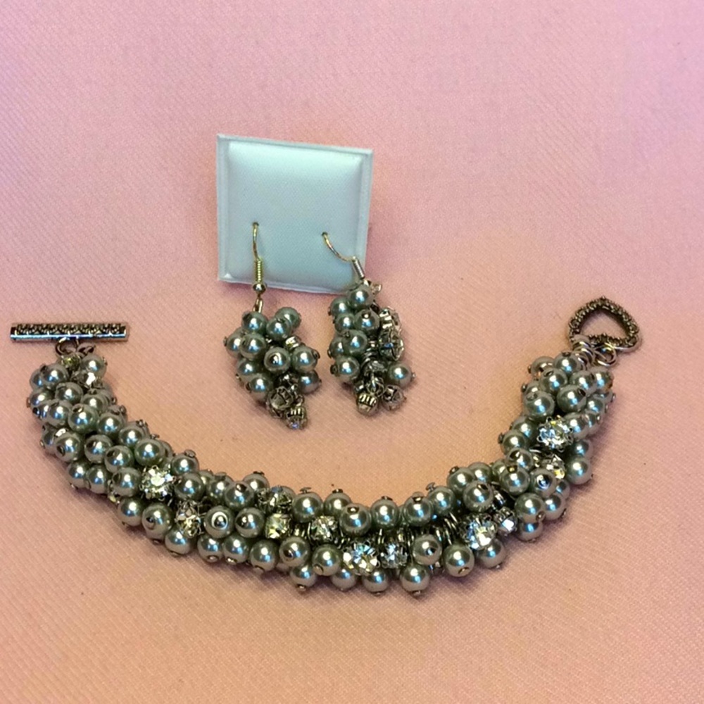 FINAL SALE PRICE Blingy Pearl & Rhinestone Bracelet & Earring Set